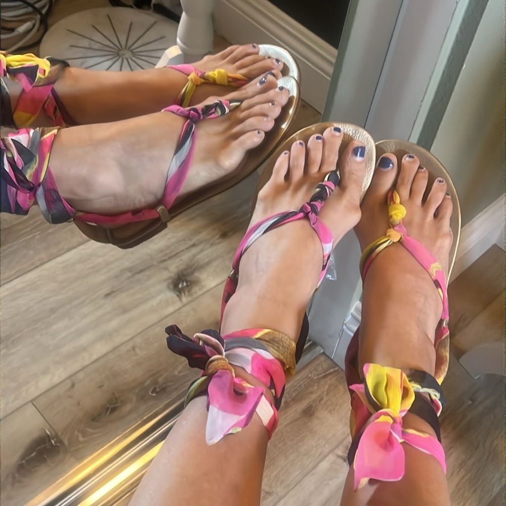 🛑 1 hour sale. UGG, size 7, Khloe Sandals - Pink and Yellow, worn twice - Picture 1 of 8